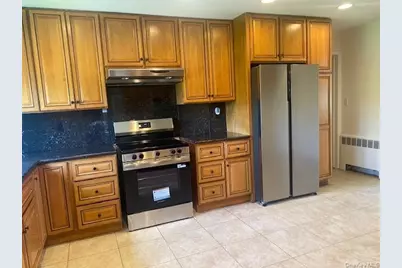27 Martin Court, Great Neck, NY 11024 - Photo 8