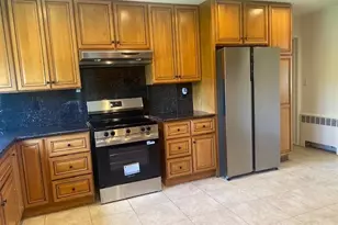 27 Martin Ct, Great Neck, NY 11024 - Photo 8