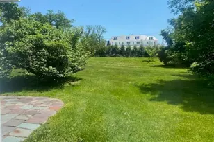 27 Martin Ct, Great Neck, NY 11024 - Photo 22