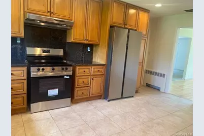 27 Martin Court, Great Neck, NY 11024 - Photo 12