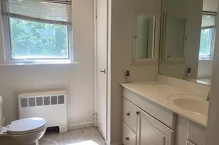 27 Martin Ct, Great Neck, NY 11024 - Photo 16