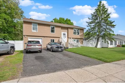 745 Greenbelt Parkway W, Holbrook, NY 11741 - Photo 2