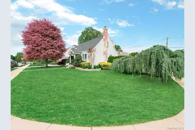 56 Columbine Avenue, Merrick, NY 11566 - Photo 2