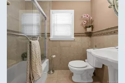 56 Columbine Avenue, Merrick, NY 11566 - Photo 14