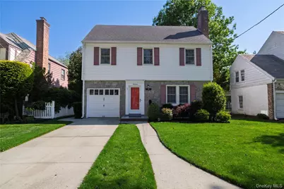 19 Saint Thomas Place, Malverne, NY 11565 - Photo 1