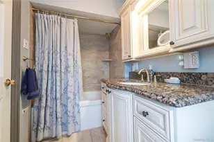 19 St Thomas Pl, Malverne, NY 11565 - Photo 16
