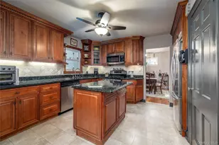 19 St Thomas Pl, Malverne, NY 11565 - Photo 8