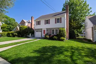 19 St Thomas Pl, Malverne, NY 11565 - Photo 2