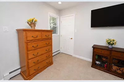 525 S Greene Avenue, Lindenhurst, NY 11757 - Photo 20