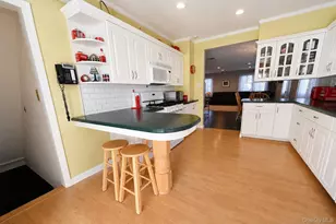 525 S Greene Ave, Lindenhurst, NY 11757 - Photo 8