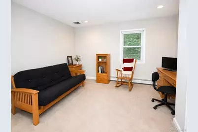 525 S Greene Avenue, Lindenhurst, NY 11757 - Photo 22