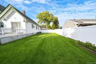 525 S Greene Ave, Lindenhurst, NY 11757 - Photo 36