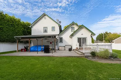 525 S Greene Avenue, Lindenhurst, NY 11757 - Photo 32
