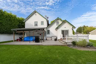 525 S Greene Ave, Lindenhurst, NY 11757 - Photo 32