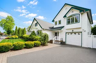 525 S Greene Ave, Lindenhurst, NY 11757 - Photo 2