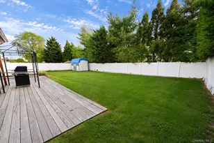 525 S Greene Ave, Lindenhurst, NY 11757 - Photo 38