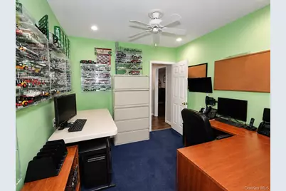 525 S Greene Avenue, Lindenhurst, NY 11757 - Photo 28