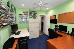 525 S Greene Ave, Lindenhurst, NY 11757 - Photo 28