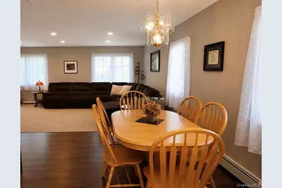 525 S Greene Avenue, Lindenhurst, NY 11757 - Photo 10