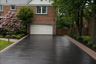 18 Pond Park Rd, Great Neck, NY 11023 - Photo 2