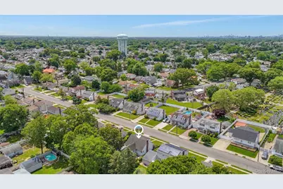 659 Diellen Lane, Elmont, NY 11003 - Photo 20