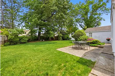 659 Diellen Lane, Elmont, NY 11003 - Photo 22
