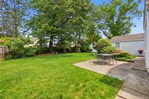 659 Diellen Ln, Elmont, NY 11003 - Photo 22