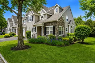 72 Paddington Cir, Smithtown, NY 11787 - Photo 2