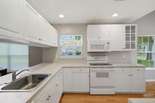72 Paddington Cir, Smithtown, NY 11787 - Photo 10