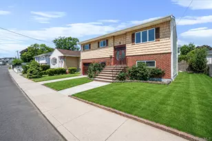 242 Roquette Ave, Floral Park, NY 11001 - Photo 2
