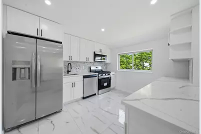 242 Roquette Avenue, Floral Park, NY 11001 - Photo 10