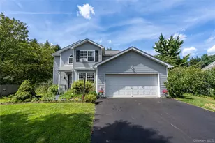 7 Pearlbush Ln, Poughkeepsie, NY 12603 - Photo 2