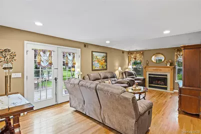 8 Frontier Trail, Manorville, NY 11949 - Photo 24