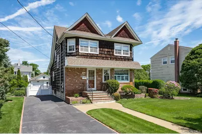 311 Locust Avenue, Freeport, NY 11520 - Photo 1