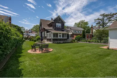 311 Locust Avenue, Freeport, NY 11520 - Photo 26