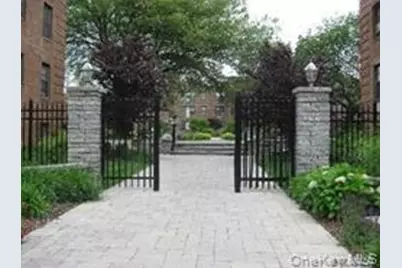 1 Jefferson Avenue #F3, Rockville Centre, NY 11570 - Photo 1