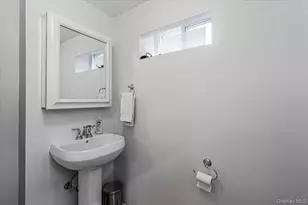 43-08 Glenwood St, Little Neck, NY 11363 - Photo 18