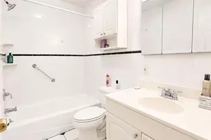 21 Redwood Ct, Glen Cove, NY 11542 - Photo 12