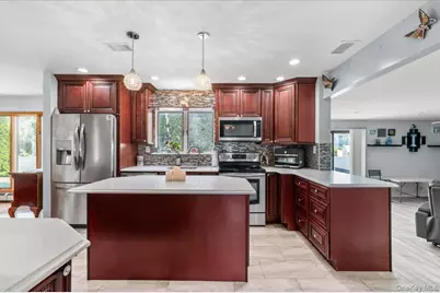 9 Bernadette Court, Hicksville, NY 11801 - Photo 4
