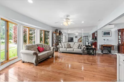 9 Bernadette Court, Hicksville, NY 11801 - Photo 8