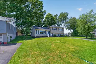 4 St Eve Ct, Middletown, NY 10940 - Photo 2