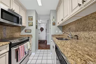 100 Hilton Ave, Garden City, NY 11530 - Photo 10