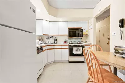 71-48 162nd Street #3, Fresh Meadows, NY 11365 - Photo 6