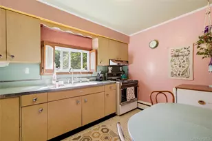 37 Winston Dr, Smithtown, NY 11787 - Photo 10