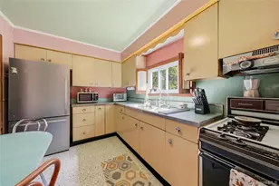 37 Winston Dr, Smithtown, NY 11787 - Photo 12