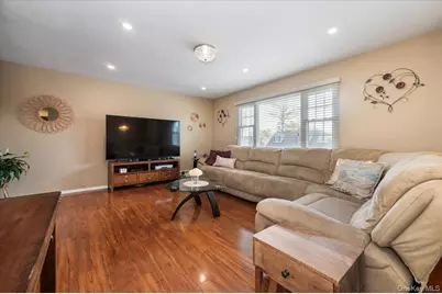 12 Northern Parkway E, Plainview, NY 11803 - Photo 8