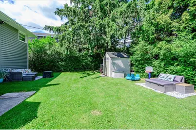 12 Northern Parkway E, Plainview, NY 11803 - Photo 24