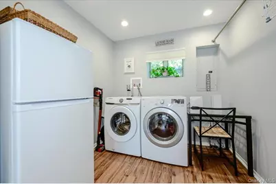 12 Northern Parkway E, Plainview, NY 11803 - Photo 20