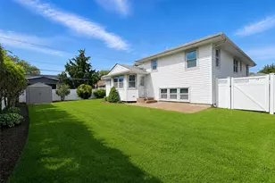 866 Abbott St, East Meadow, NY 11554 - Photo 24