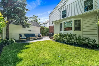 95 Muirfield Road, Rockville Centre, NY 11570 - Photo 24